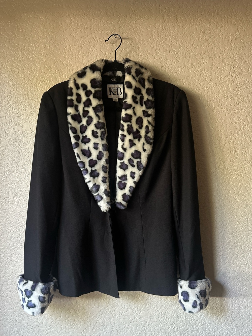 K&B Black Women's Blazer with Leopard Faux-Fur Trim